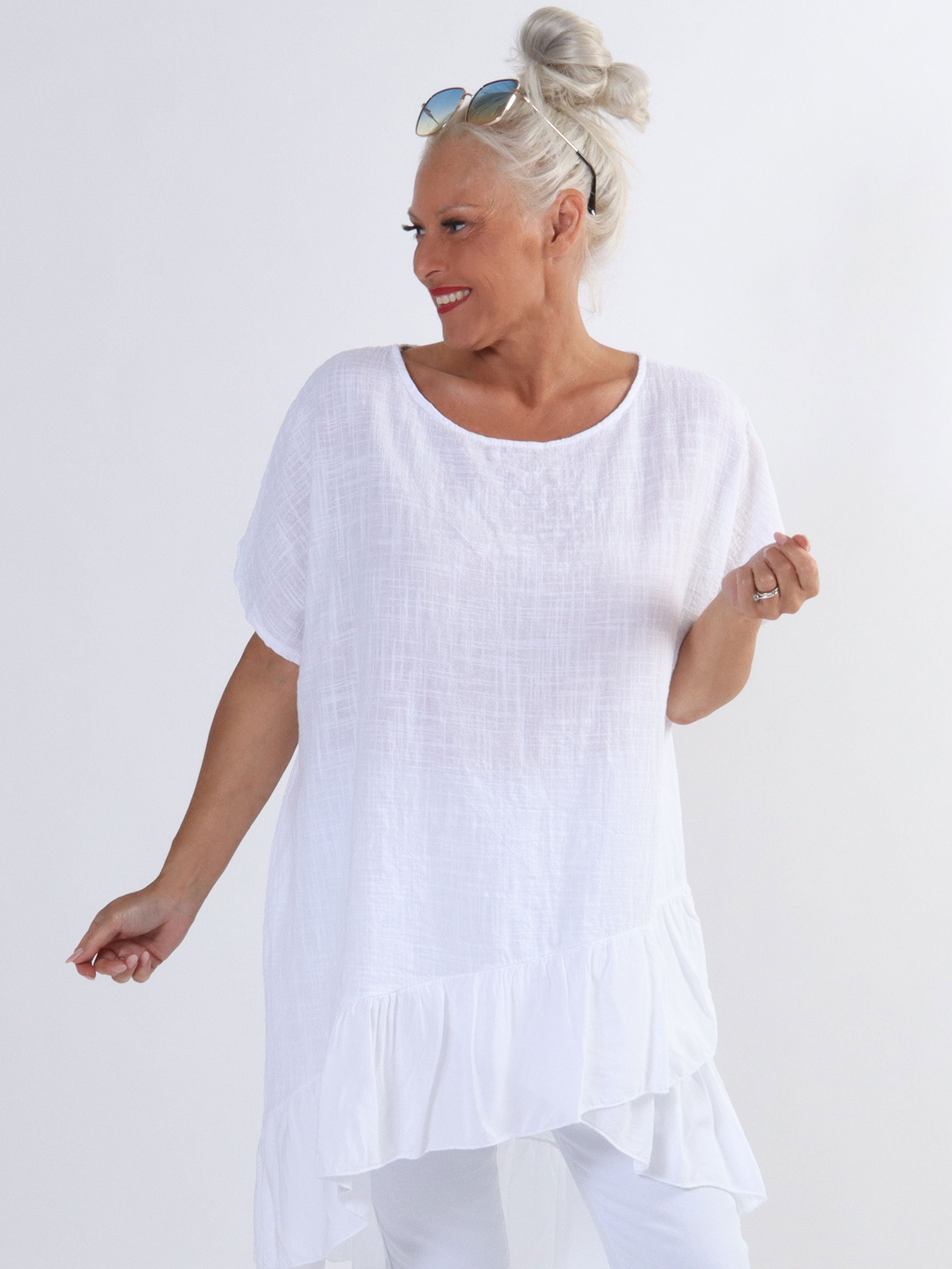 Elba - Plus size tunika i forskudt længde med flæser